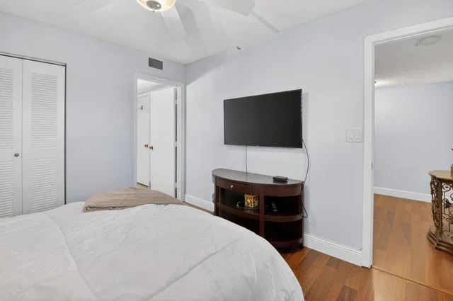 Unit 607 photo 17