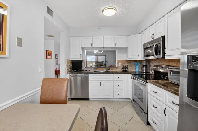 Unit 607 photo 20