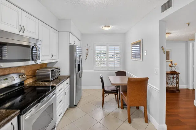 Unit 607 photo 33