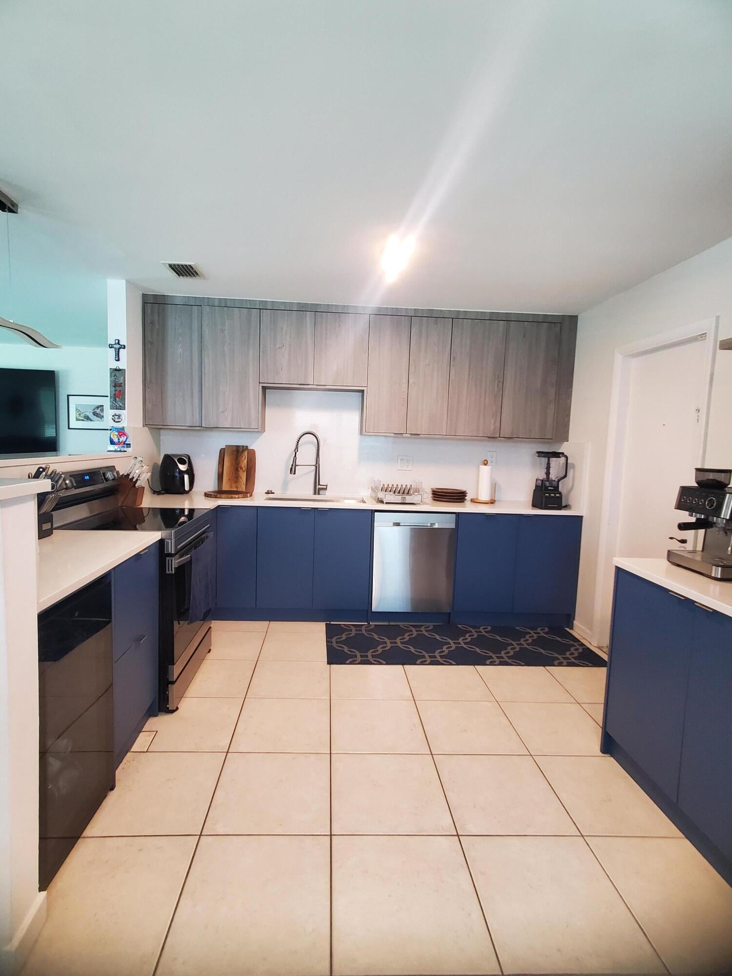  Unit 558 photo 59