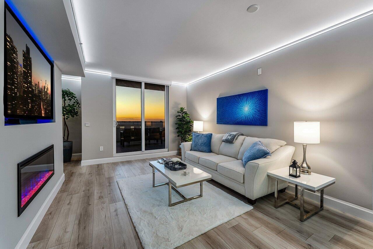 The Strand Unit 1115 photo 8