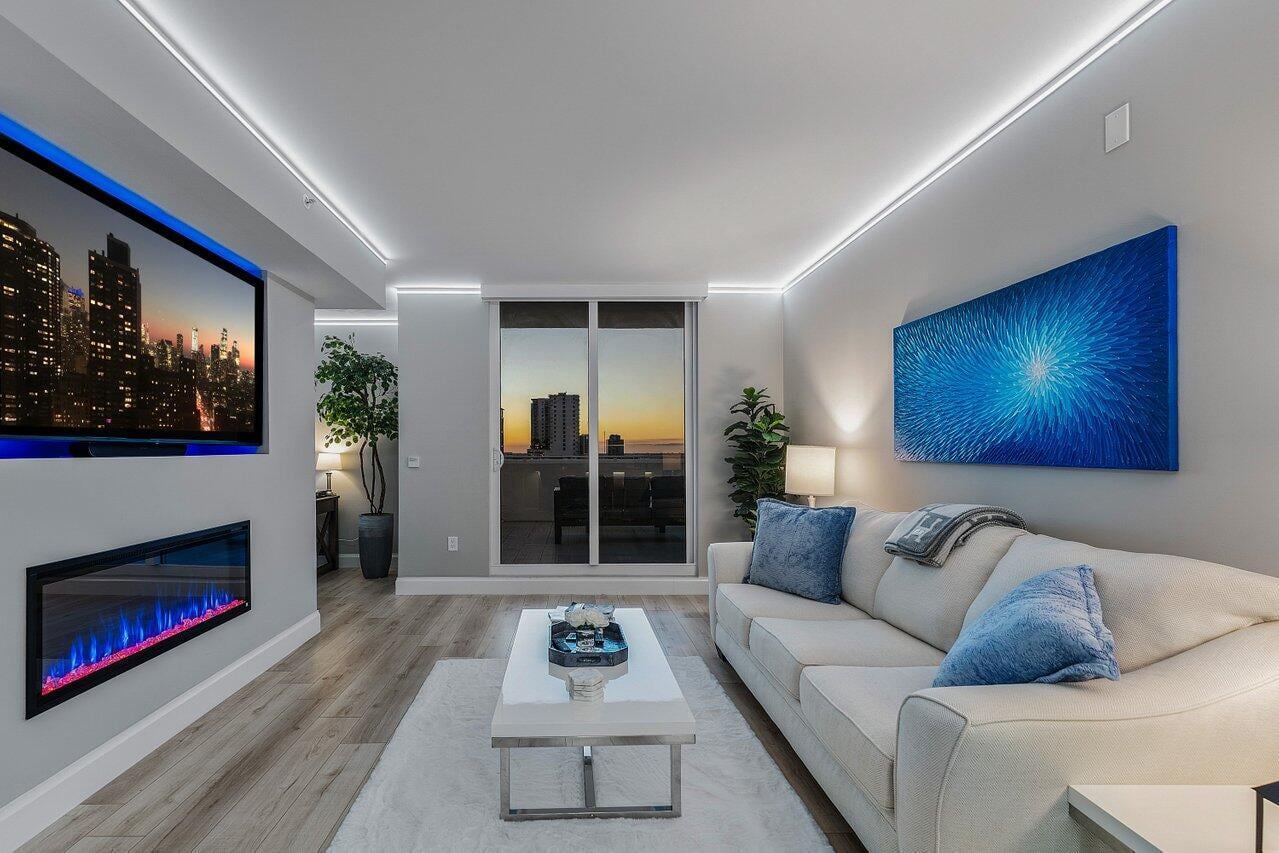 The Strand Unit 1115 photo 9