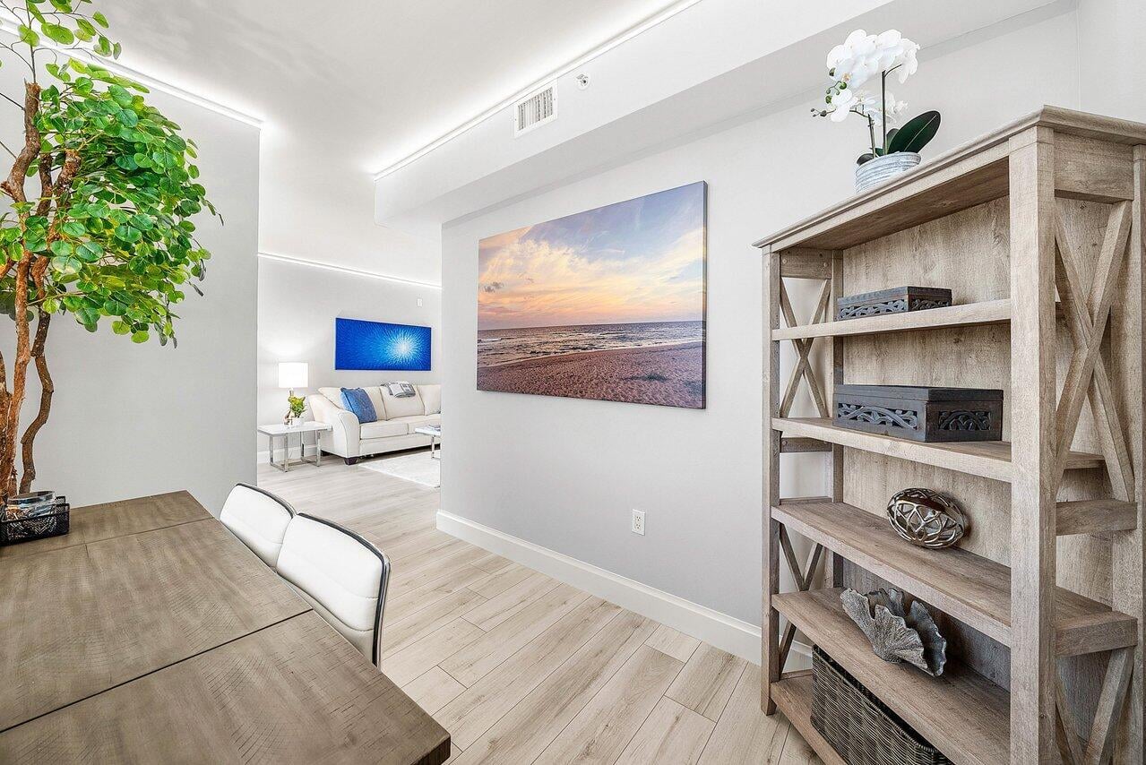 The Strand Unit 1115 photo 12
