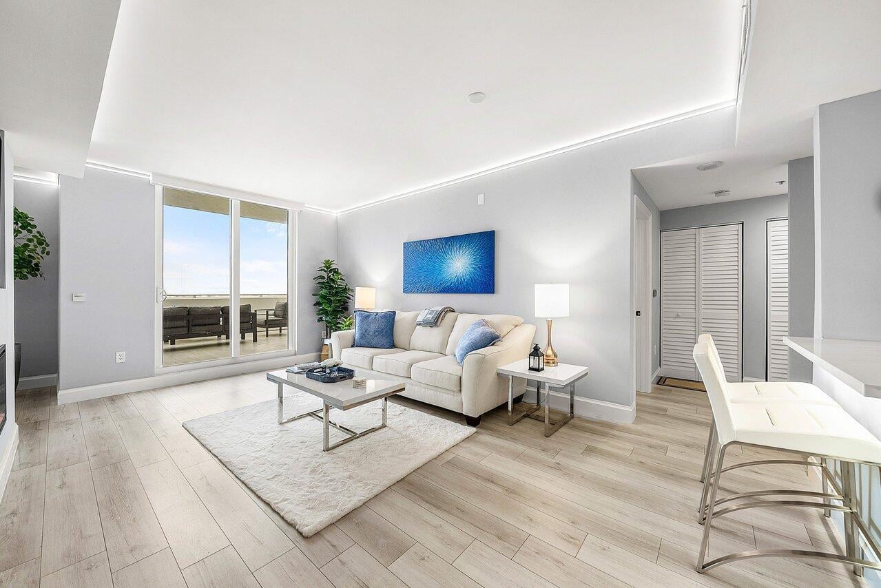 The Strand Unit 1115 photo 14