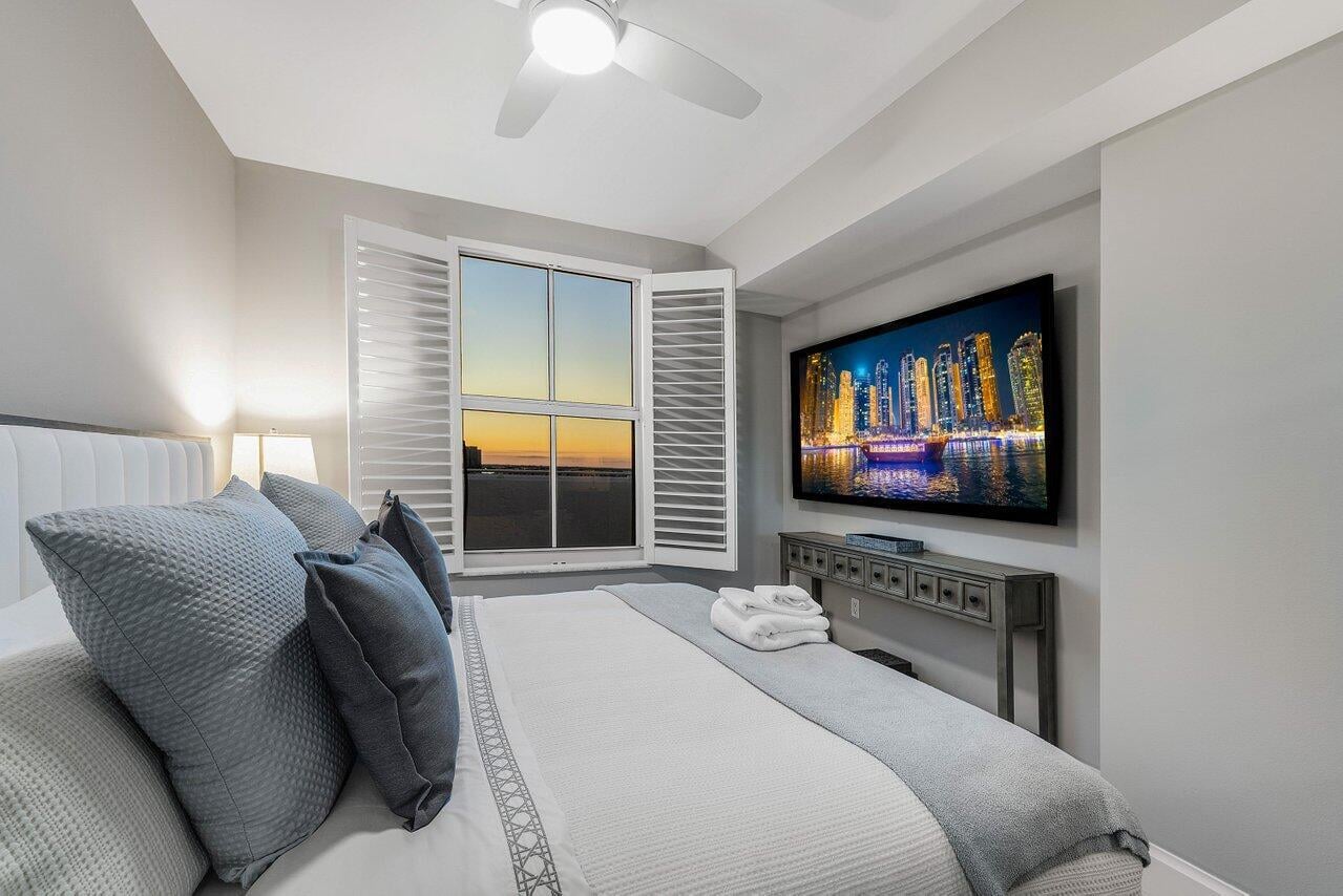 The Strand Unit 1115 photo 17