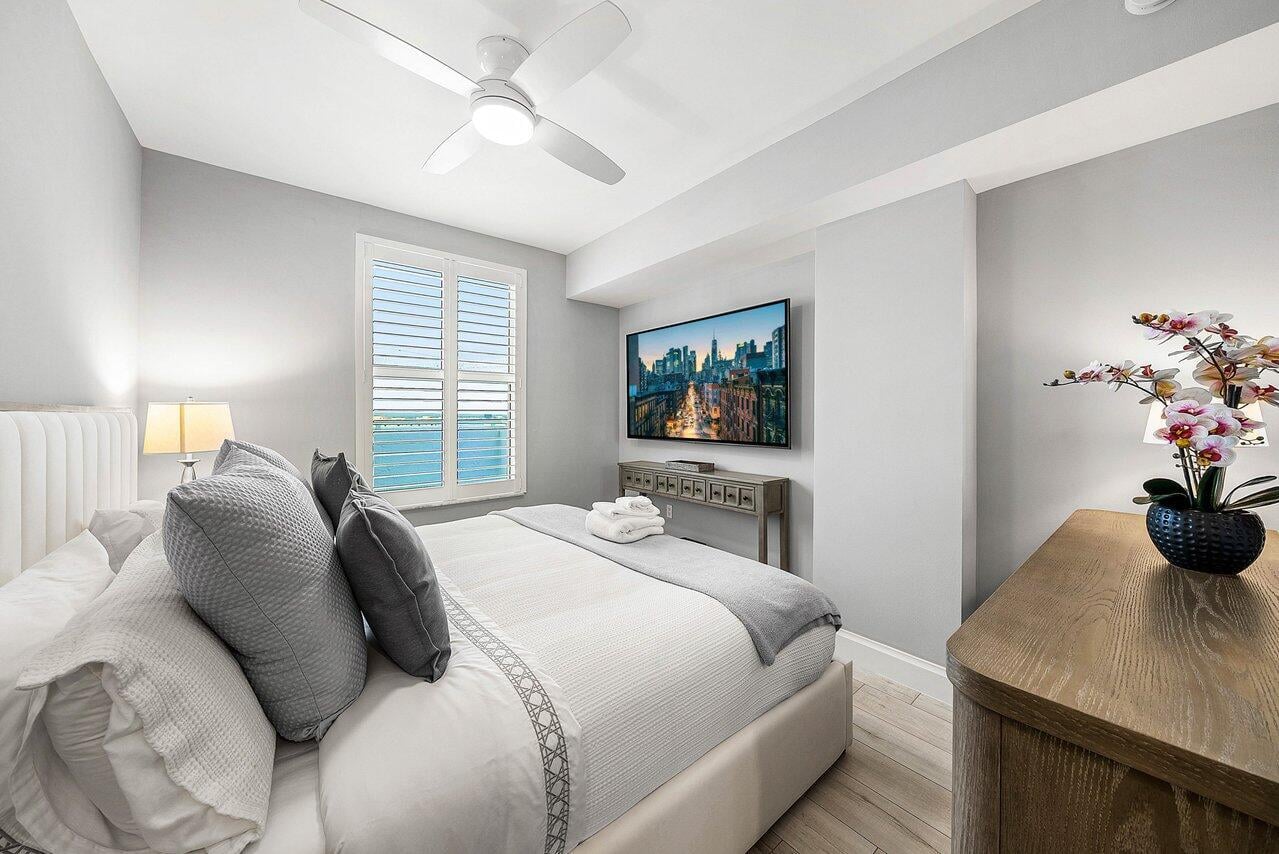 The Strand Unit 1115 photo 18
