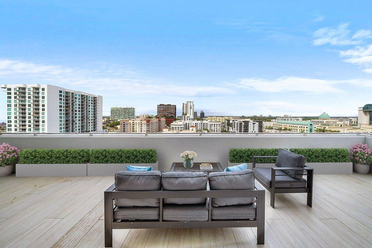 The Strand Unit 1115 photo 23