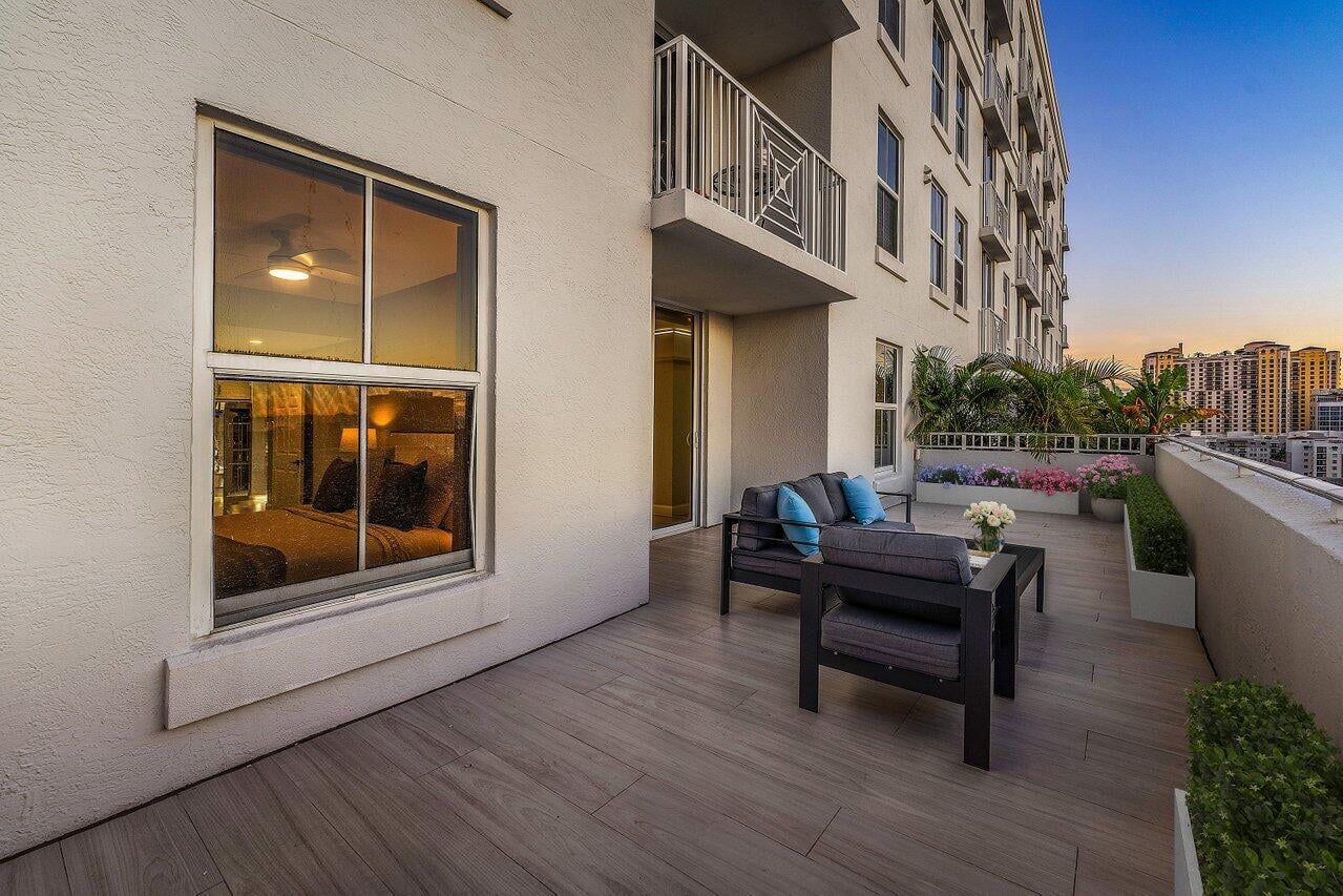 The Strand Unit 1115 photo 26
