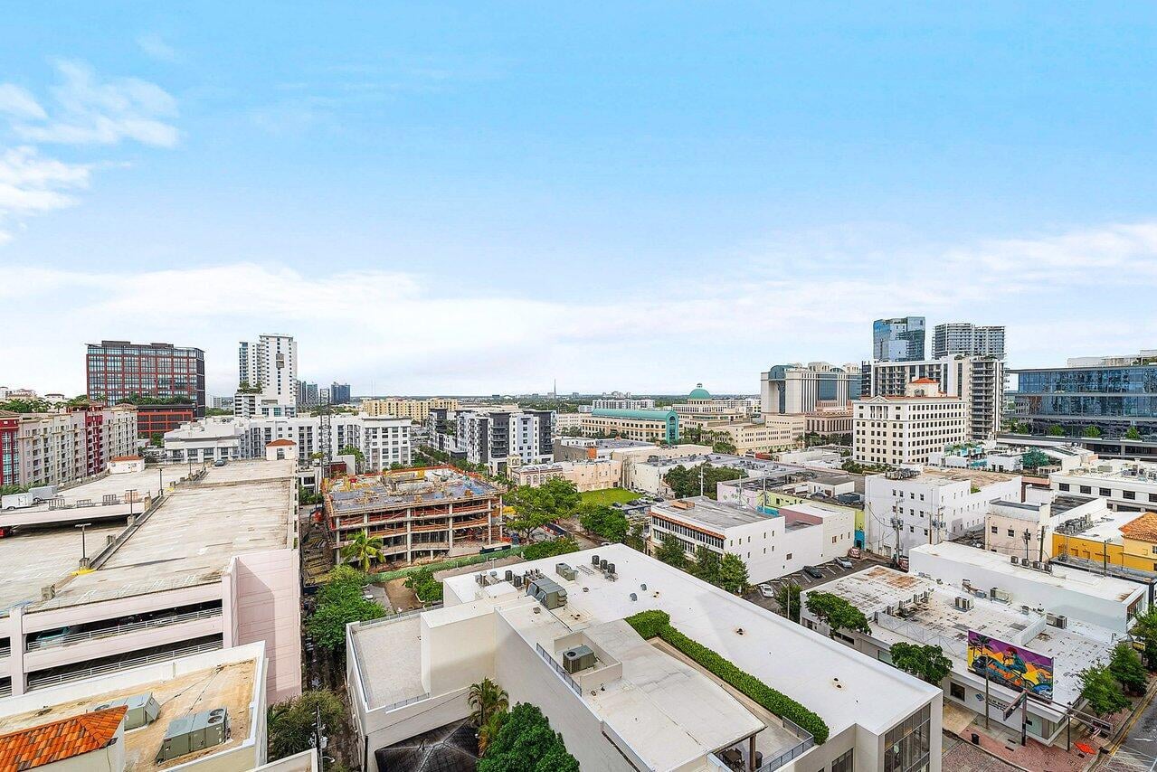 The Strand Unit 1115 photo 29