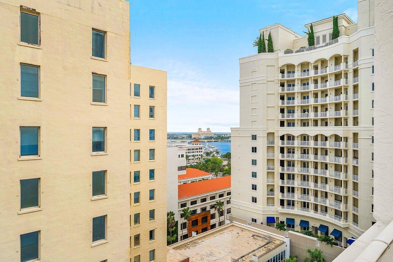 The Strand Unit 1115 photo 30