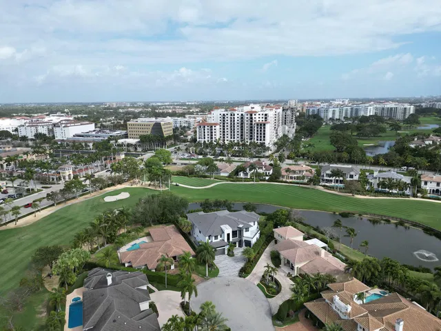 Royal Palm Yacht and Country Club Residence photo 8