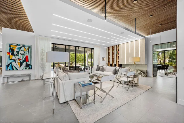 Royal Palm Yacht and Country Club Residence photo 15
