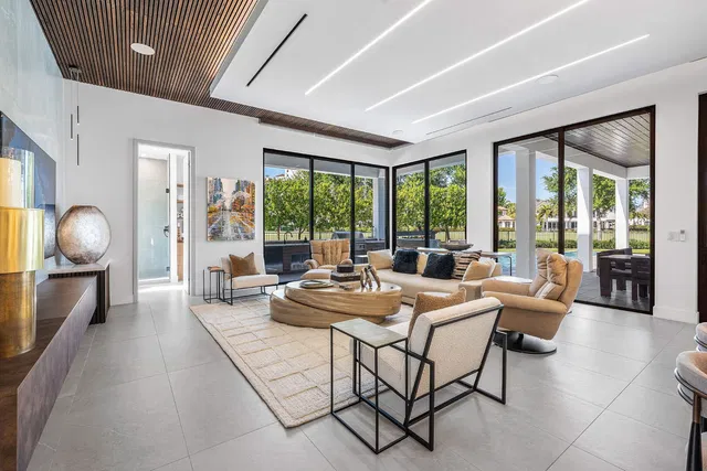Royal Palm Yacht and Country Club Residence photo 31