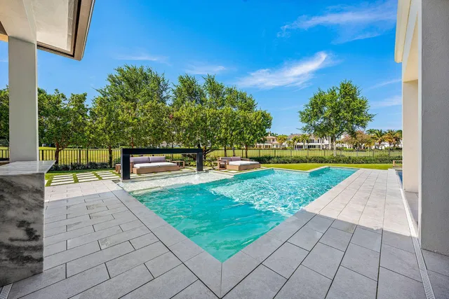 Royal Palm Yacht and Country Club Residence photo 44