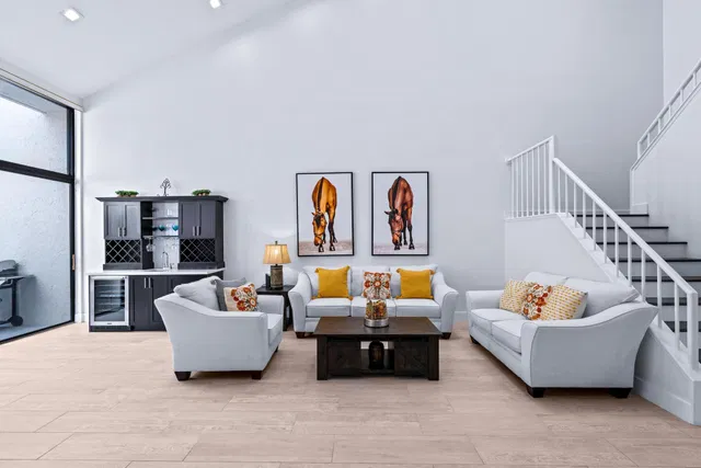 Windsor Way Residence photo 2