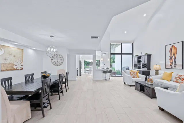 Windsor Way Residence photo 3