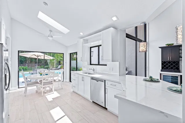 Windsor Way Residence photo 9
