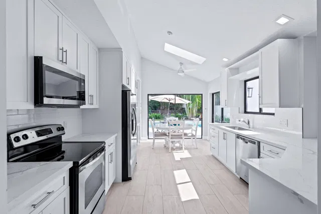 Windsor Way Residence photo 10