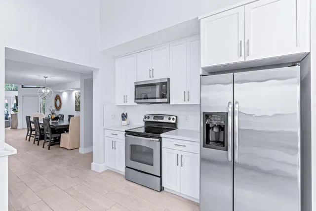 Windsor Way Residence photo 12