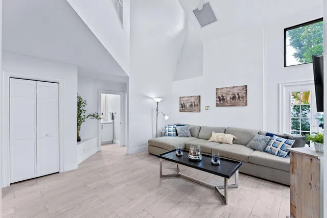 Windsor Way Residence photo 18