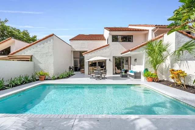 Windsor Way Residence photo 39