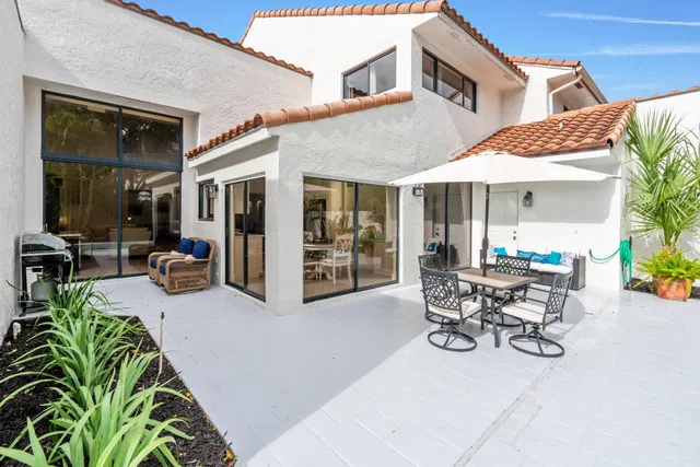 Windsor Way Residence photo 41