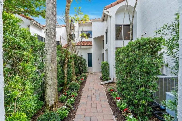Windsor Way Residence photo 44