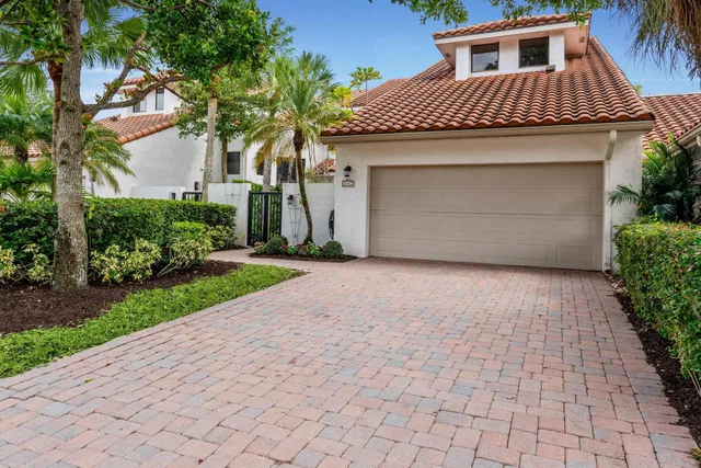 Windsor Way Residence photo 46