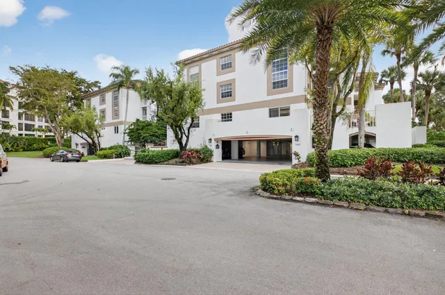Boca Grove Unit 307 photo 2