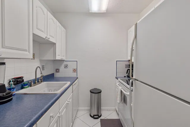  Unit 208 photo 8