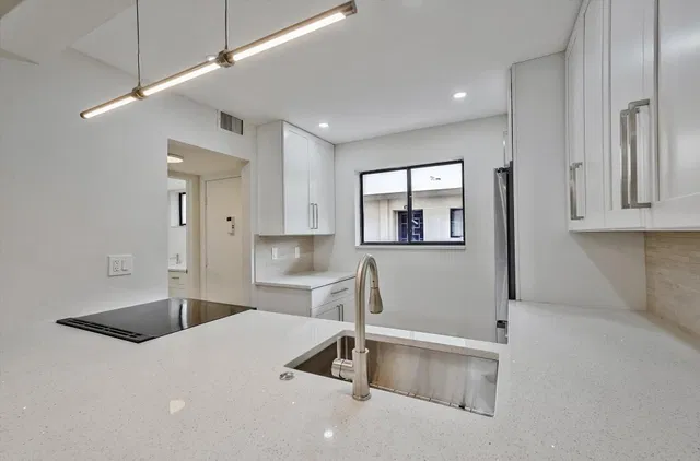 Unit 321 photo 2