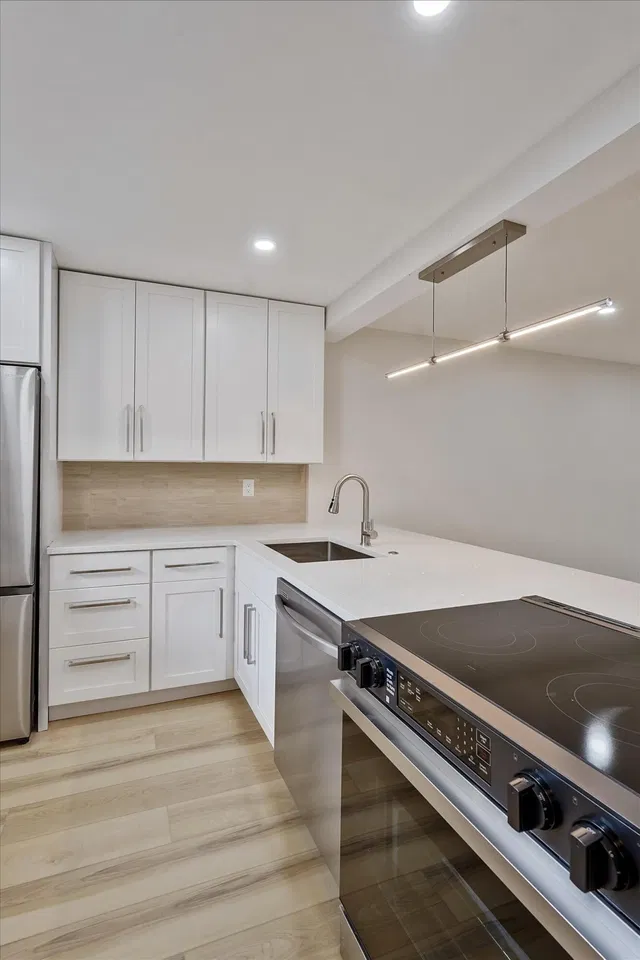 Unit 321 photo 4