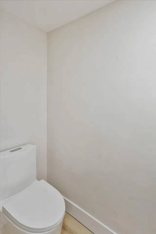 Unit 321 photo 14