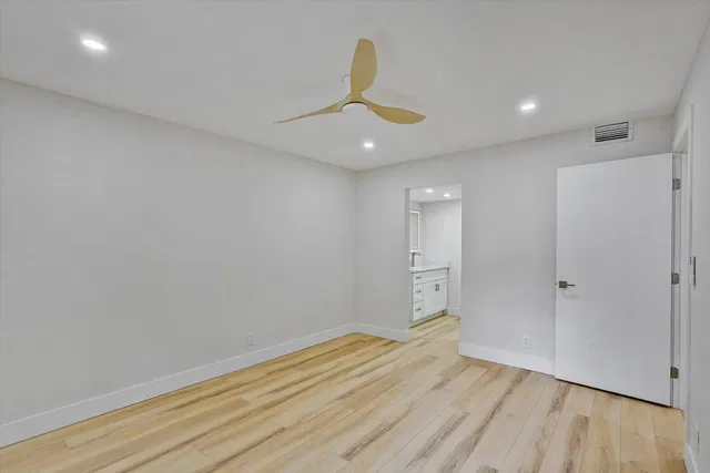 Unit 321 photo 17