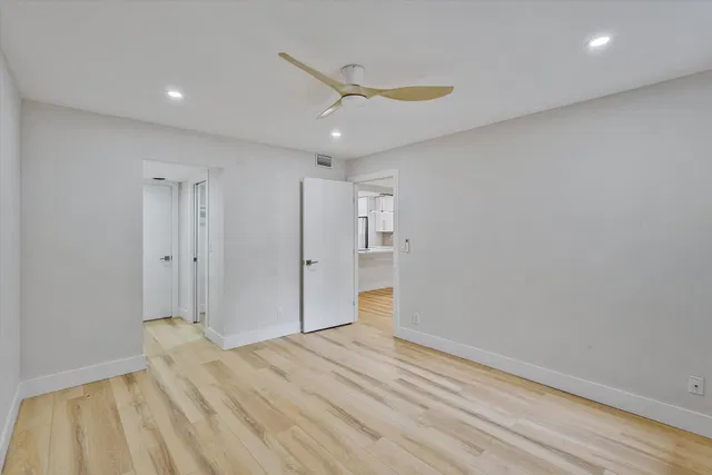 Unit 321 photo 18