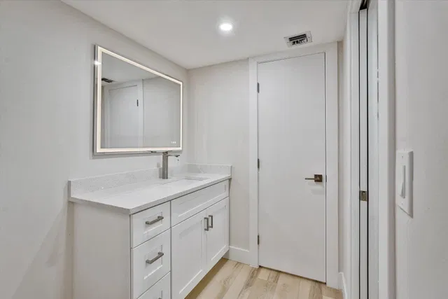 Unit 321 photo 20