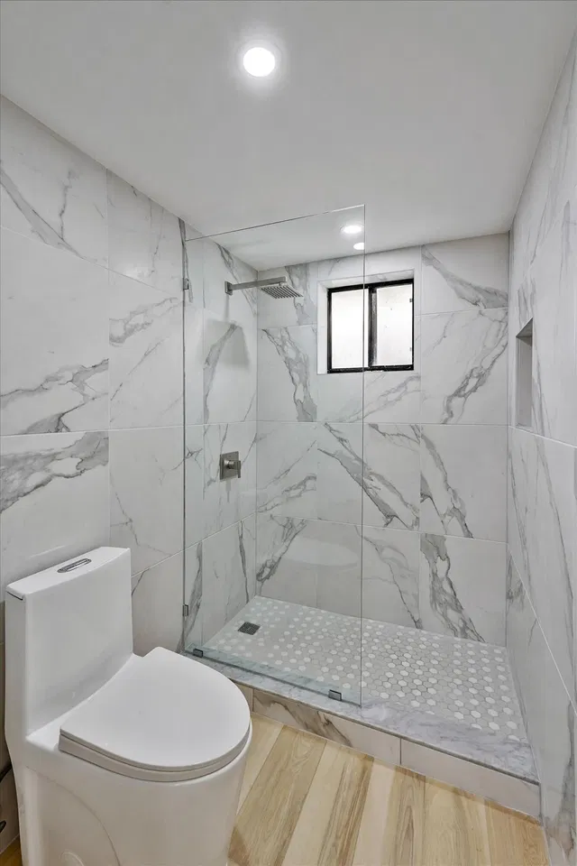 Unit 321 photo 21