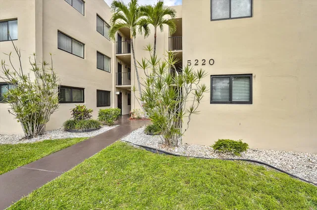 Unit 321 photo 25