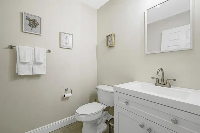 Unit 104 photo 3
