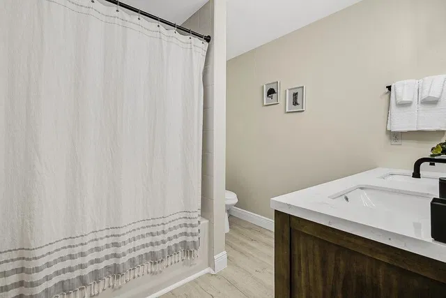 Unit 104 photo 15