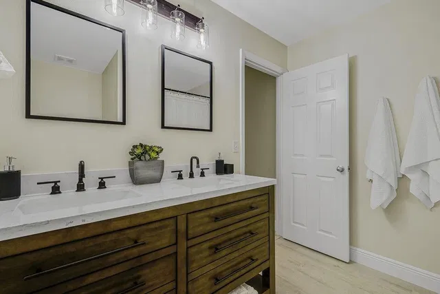 Unit 104 photo 16
