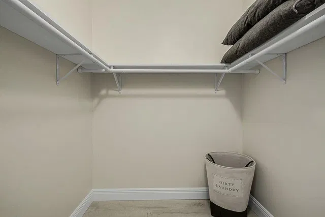 Unit 104 photo 17