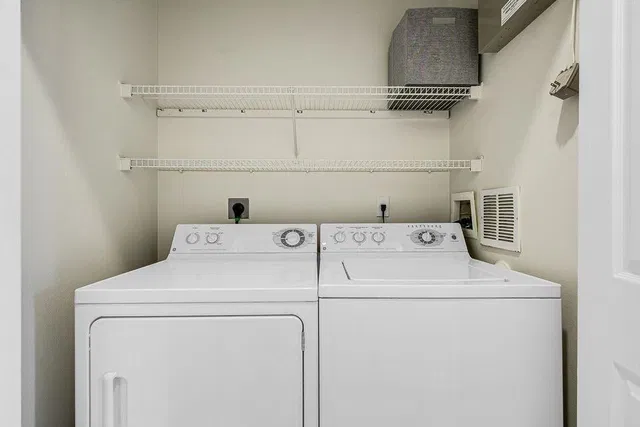 Unit 104 photo 18