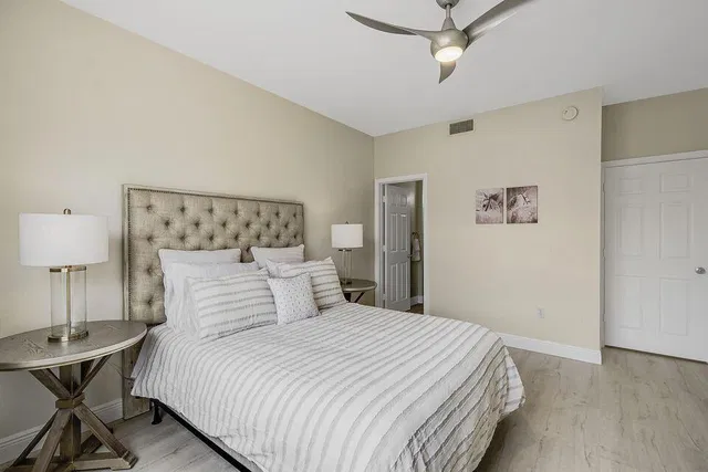 Unit 104 photo 20