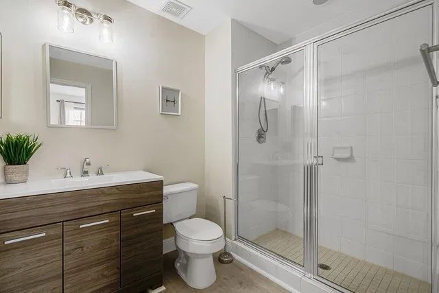 Unit 104 photo 21