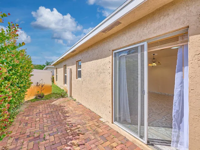  Residence photo 4