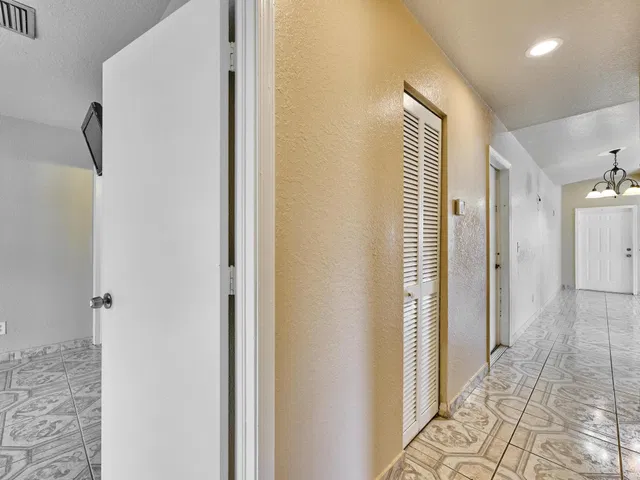  Residence photo 17