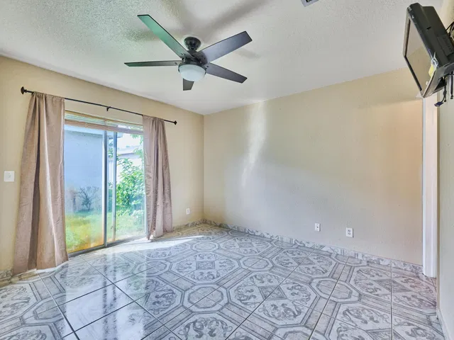  Residence photo 18