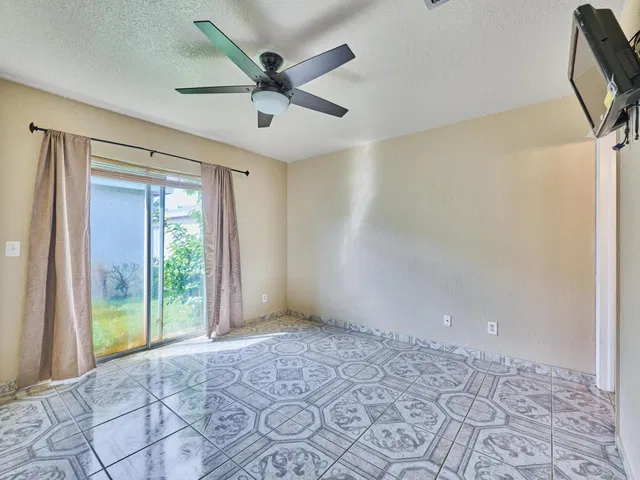  Residence photo 19