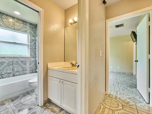  Residence photo 24